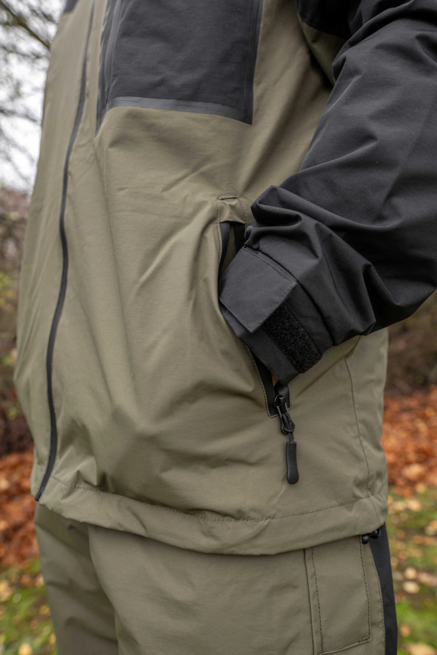 Korum Neoteric Waterproof Jacket (4 Reviews) 3 Korum Neoteric Waterproof Jacket (4 Reviews) - Afbeelding 3