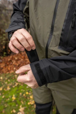 Korum Neoteric Waterproof Jacket (4 Reviews) 10 Korum Neoteric Waterproof Jacket (4 Reviews) -Visuitrusting Winkel 68081af8639842fa