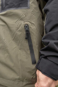 Korum Neoteric Waterproof Jacket (4 Reviews) 9 Korum Neoteric Waterproof Jacket (4 Reviews) -Visuitrusting Winkel c4955c2c631e615d